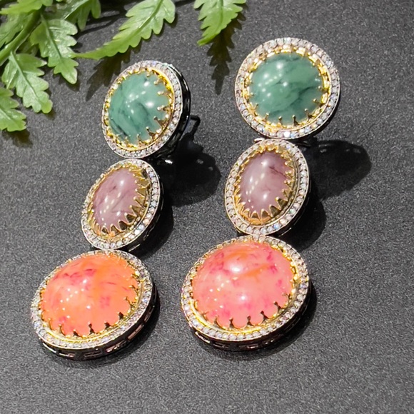 Statement earrings with doublet stone - Picture 3 of 3